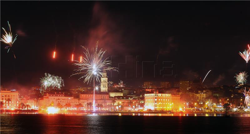 Splićani i gosti Novu 2017. dočekali na Rivi