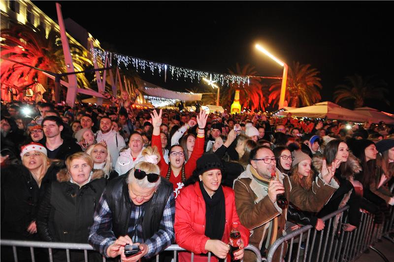 Splićani i gosti Novu 2017. dočekali na Rivi