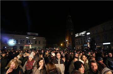  × Doček Nove Godine na središnjem osječkom Trgu Ante Starčevića