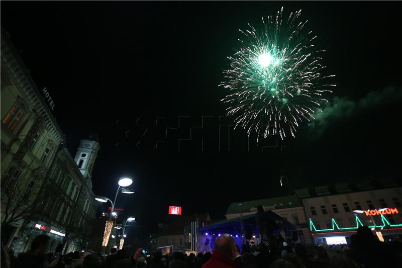  × Doček Nove Godine na središnjem osječkom Trgu Ante Starčevića