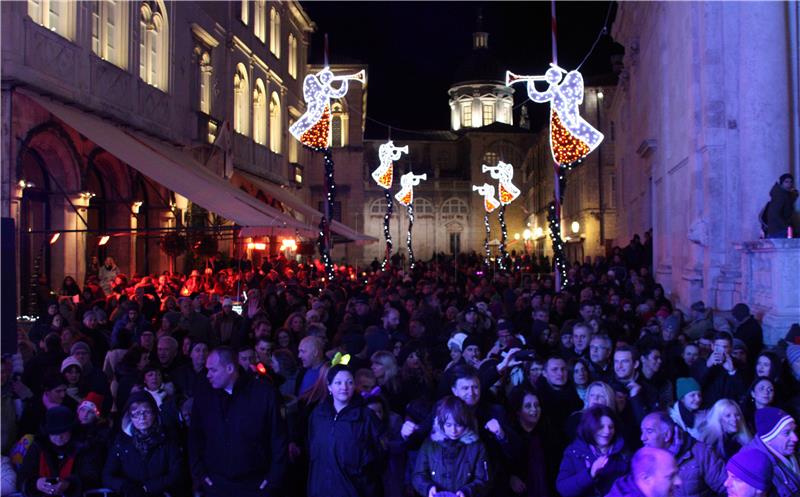 Dubrovčani Novu 2017. dočekali na Stradunu