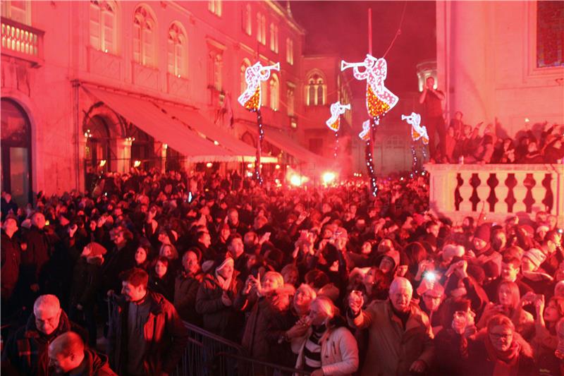 Dubrovčani Novu 2017. dočekali na Stradunu