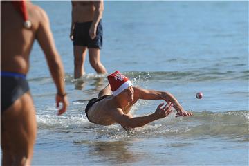 Novogodišnji picigin na splitskim Bačvicama