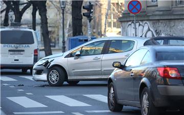 Sudar na raskrižju Vukotinovićeve ulice i Marulićevog trga