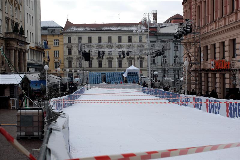 Zasnježena skijaška staza u Bakačevoj ulici