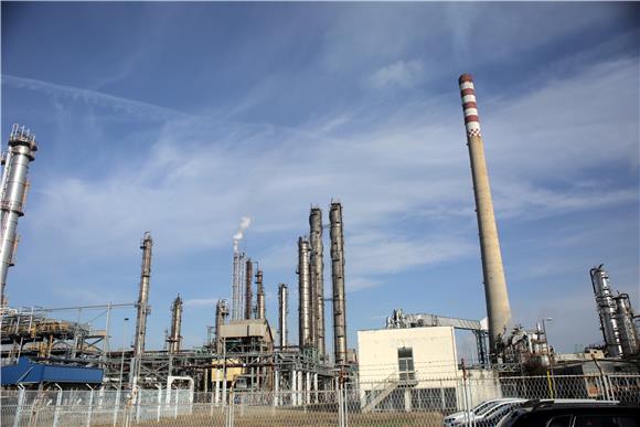 Workers insist on preserving core operation in Sisak refinery