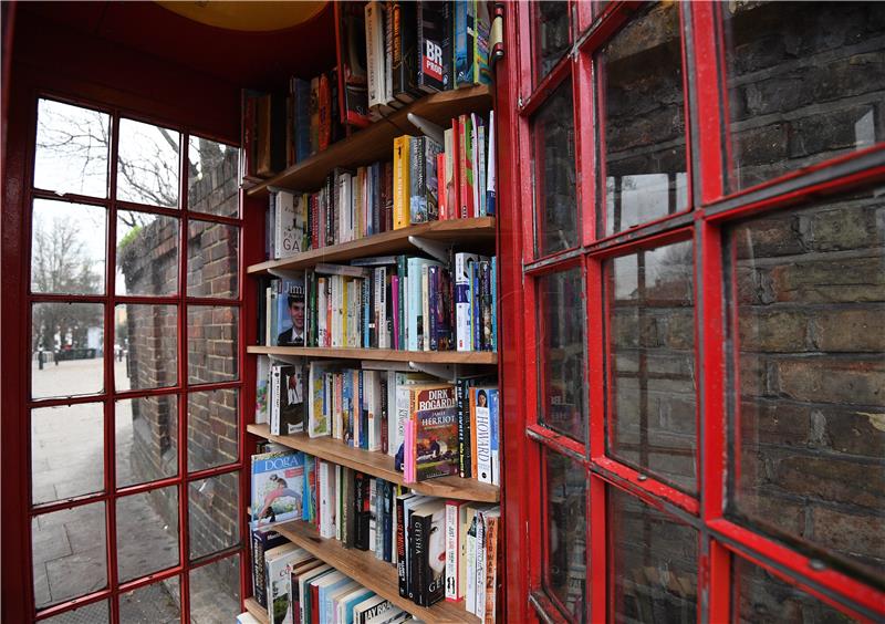 BRITAIN RED TELEPHONE BOX