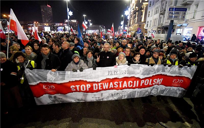 Čelnik poljskog protuvladina prosvjeda zadao udarac oporbi jer je uzimao novac