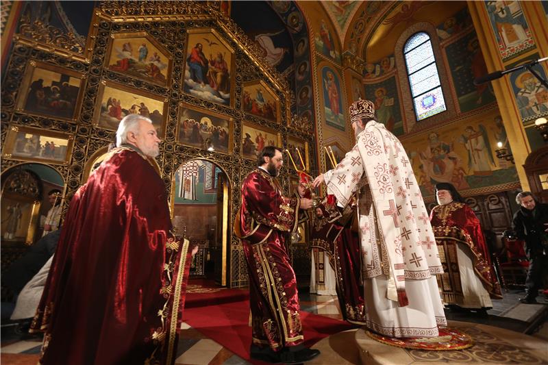 Božić slave pravoslavni vjernici, mitropolit Porfirije predvodio liturgiju u Zagrebu