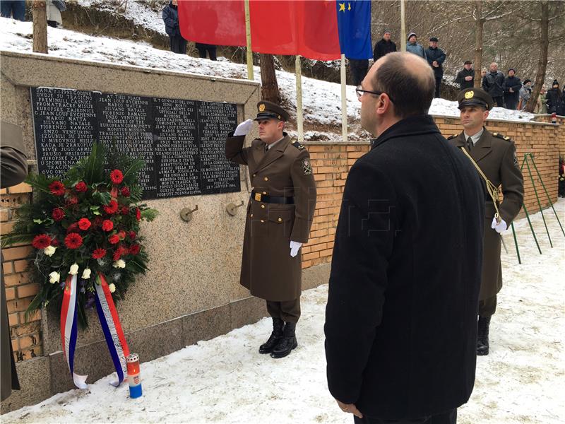 Ministar Stier položio je vijenac povodom 25. godišnjice pogibije članova promatračke misije EZ