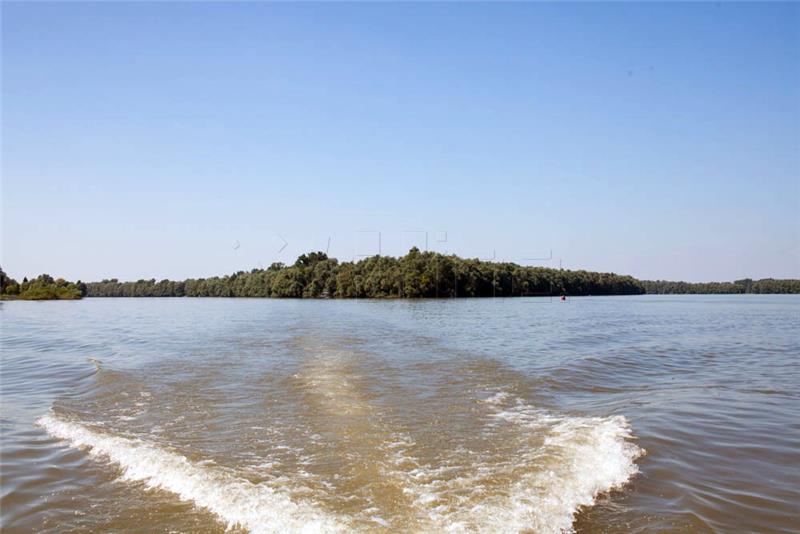 Navigation on Danube banned due to low water level, ice