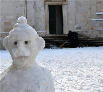 Dubrovnik: Snijeg razveselio stanovnike