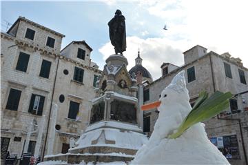 Dubrovnik: Snijeg razveselio stanovnike