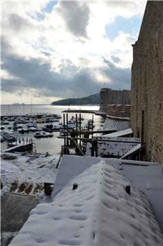 Dubrovnik: Snijeg razveselio stanovnike