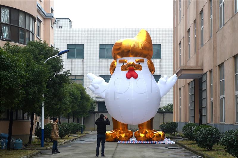 CHINA DONALD TRUMP CHICKEN INFLATABLES