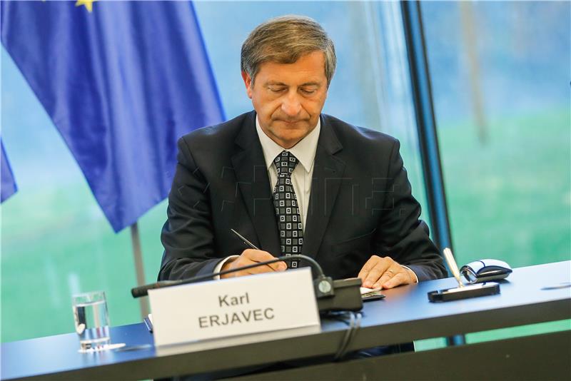 Erjavec: odnosi s Hrvatskom dobri, otvorena pitanja su "epizodne prirode"