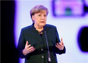 Merkel upozorila Trumpa na opasnosti protekcionizma