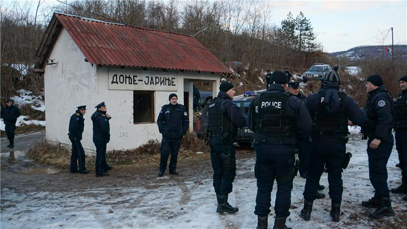 Vlak iz Beograda zaustavljen zbog mogućih sukoba s Albancima