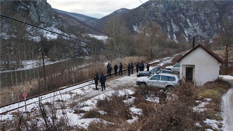 Vlak iz Beograda zaustavljen zbog mogućih sukoba s Albancima