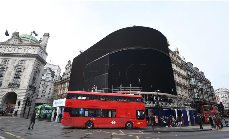 Ugašene reklame na Piccadilly Circusu