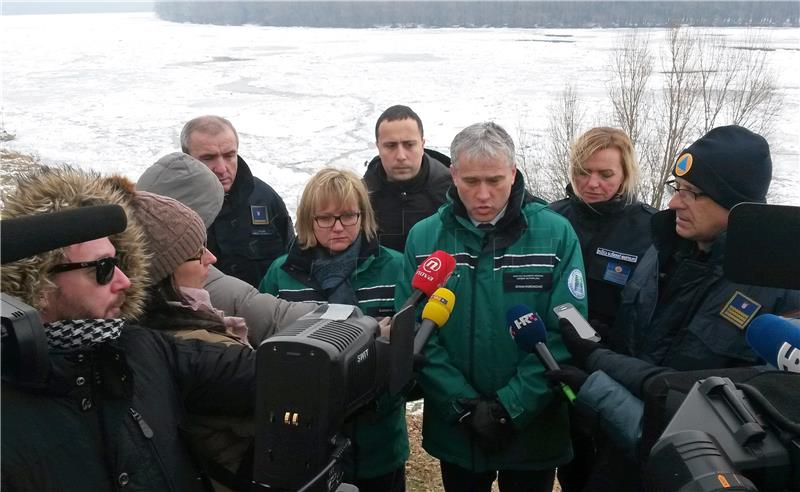 Zbog niskih temperatura, ledohoda i ledostaja na Dunavu mađarski ledolomci