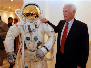 (FILE) SPAIN USA PEOPLE EUGENE CERNAN OBIT