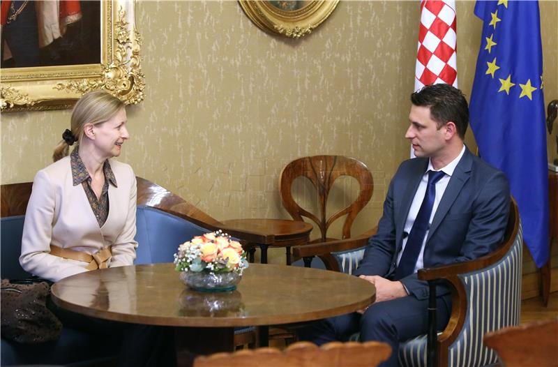 Petrov for constructive discussion with Slovenia