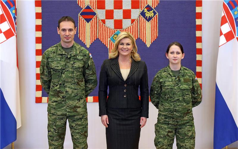 Predsjednica Grabar-Kitarović primila najbolje dočasnike i vojnike u 2016. godini