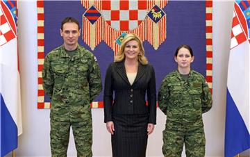 Predsjednica Grabar-Kitarović primila najbolje dočasnike i vojnike u 2016. godini