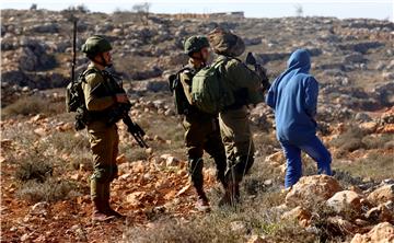 Izraelski vojnici ubili Palestinca koji se zaletio u autobusnu postaju 