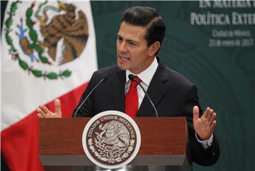 Meksički predsjednik Pena Nieto osudio Trumpovu odluku o izgradnji zida