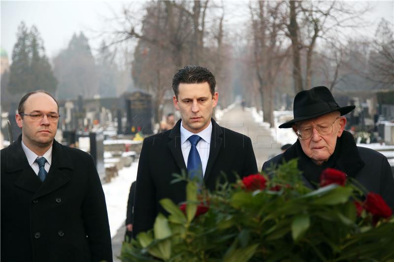 International Holocaust Remembrance Day marked with wreath-laying ceremony 