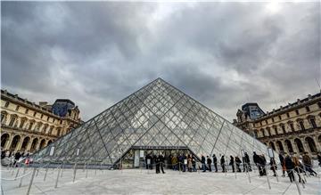 Muzej Louvre u Parizu