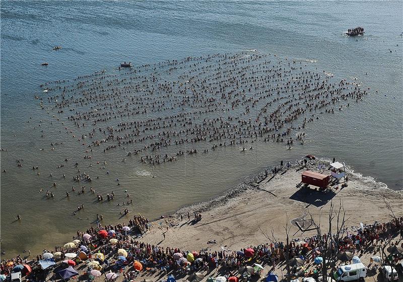 ARGENTINA PEOPLE FLOATING RECORD