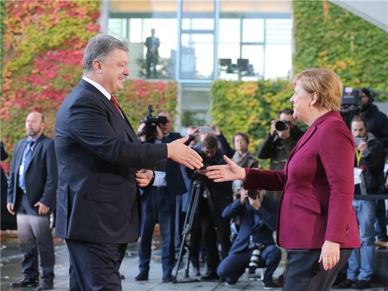 Merkel se sastaje s Porošenkom u pokušaju oživljavanja mirovnog procesa u Ukrajini