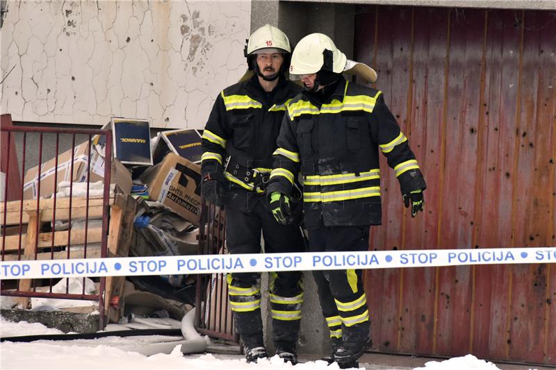 Vinkovci: Požar na obiteljskoj kući uz moguće stradale