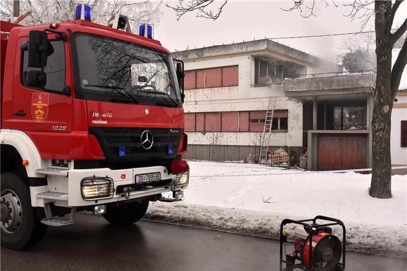 Vinkovci: Požar na obiteljskoj kući uz moguće stradale