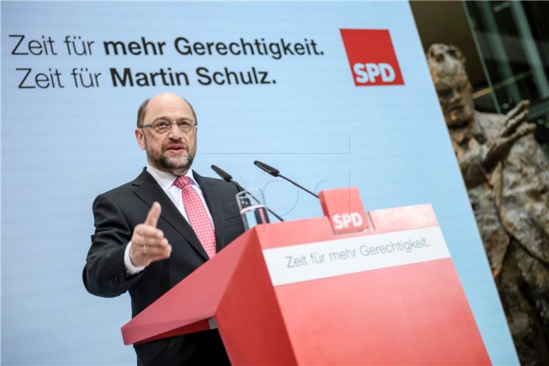 Čelnik njemačkog SPD-a Schulz Trumpovu politiku nazvao neameričkom