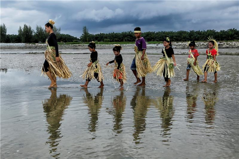 MALAYSIA TRIBES MAH MERI