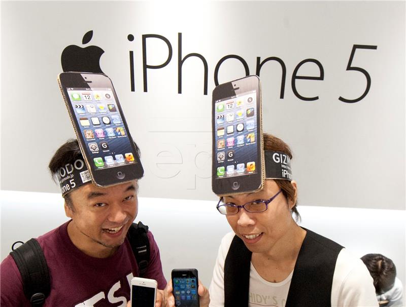 (FILE) JAPAN ECONOMY APPLE