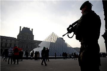 (FILE) FRANCE LOUVRE INCIDENT