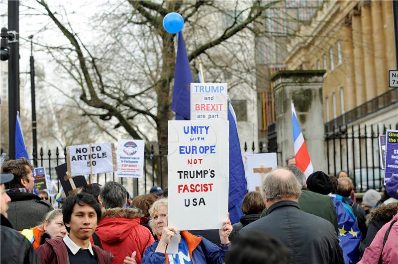 Tisuće prosvjednika u Londonu protiv Trumpove zabrane ulaska izbjeglicama 