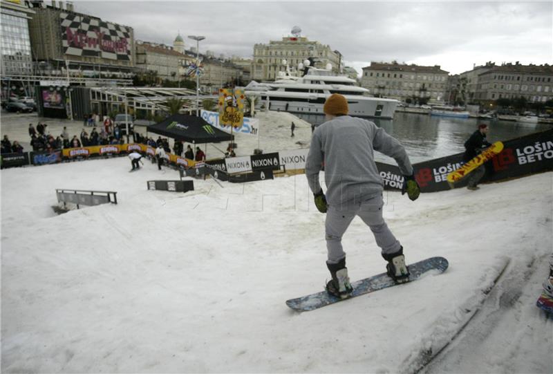 Rijeka: Karnevalsko snowboard natjecanje Carnival Snowbord Session uz more