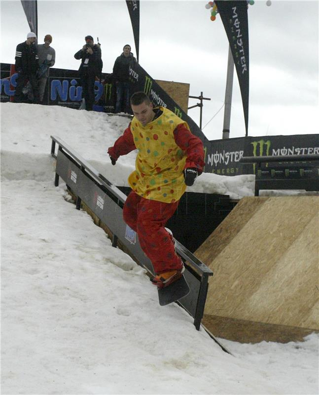 Rijeka: Karnevalsko snowboard natjecanje Carnival Snowbord Session uz more