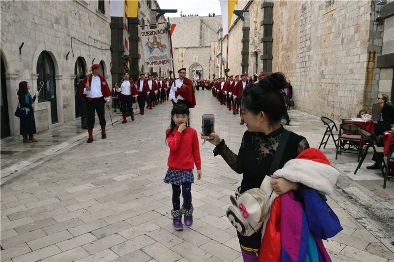 Spuštanjem barjaka ispred parčeve crkve završena 1045. Festa svetog Vlaha