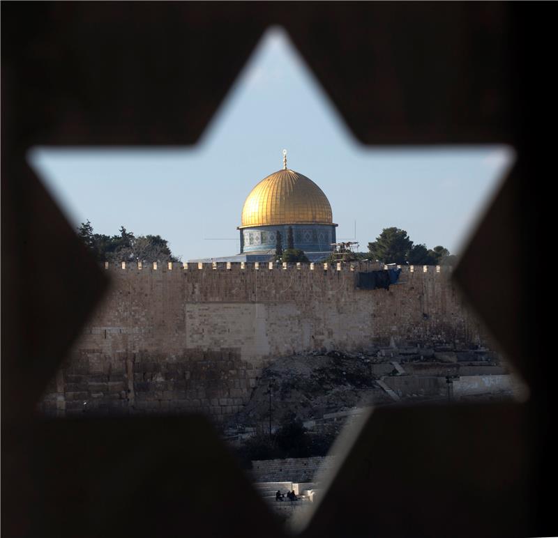 ISRAEL JEWISH PRAYERS AT MOUNT OF OLIVES CEMETERY