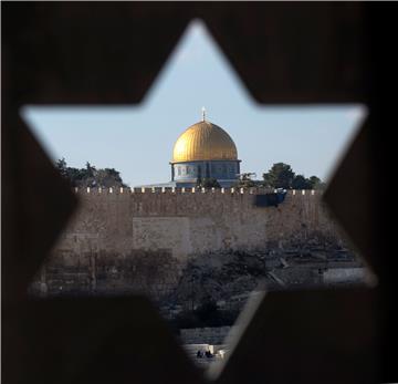 ISRAEL JEWISH PRAYERS AT MOUNT OF OLIVES CEMETERY