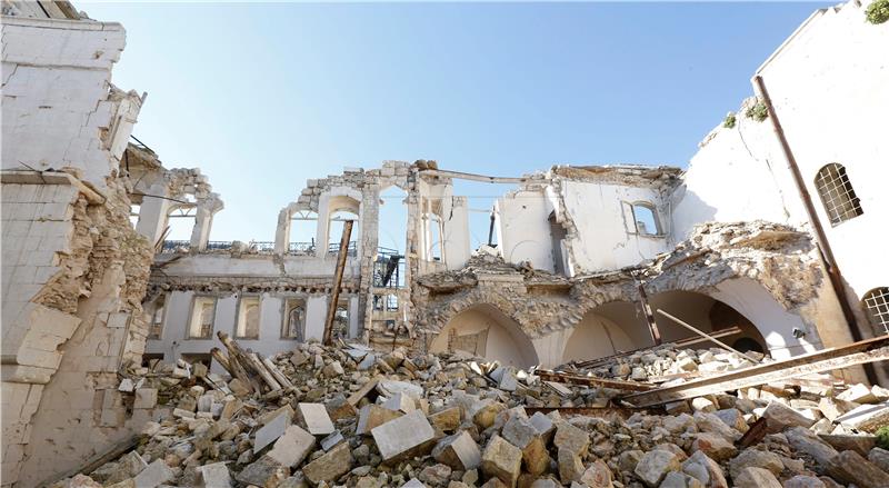 U napadu na Idlib ubijeno najmanje 30 civila