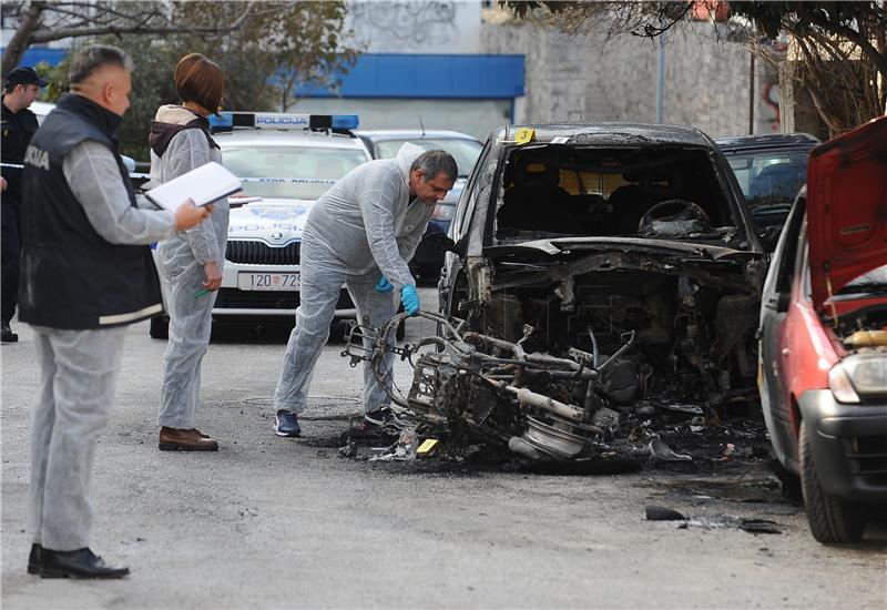 U Splitu gorjela tri vozila i motocikl