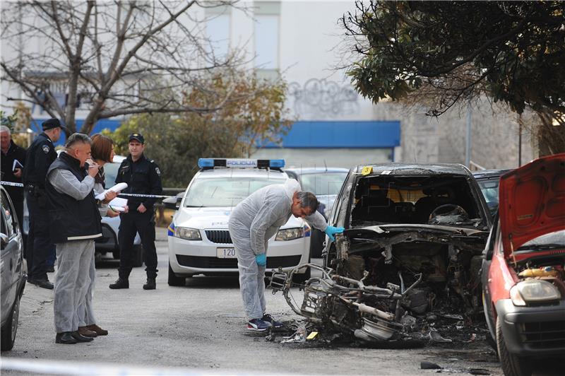 U Splitu gorjela tri vozila i motocikl